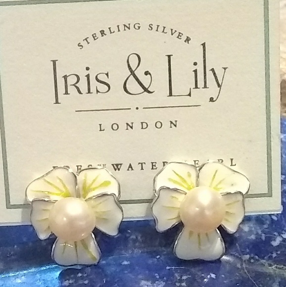 Iris & Lily Jewelry Iris Lily London Fresh Water Pearl Earrings